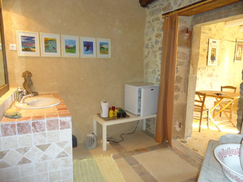 La Colline Bleue Bed & Breakfast Banne Dış mekan fotoğraf