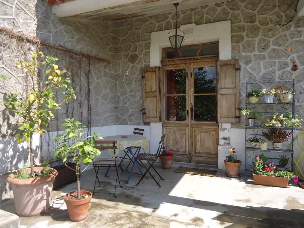 La Colline Bleue Bed & Breakfast Banne Oda fotoğraf
