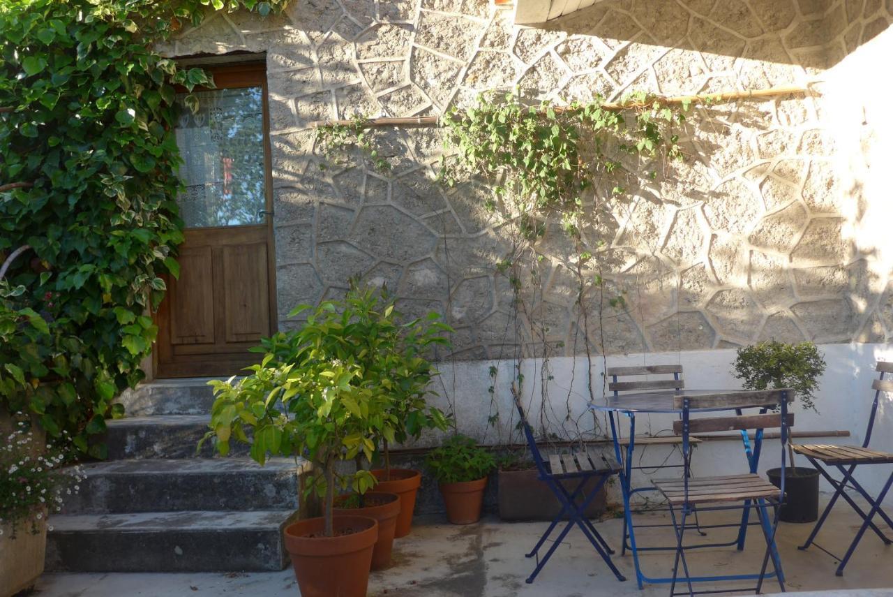 La Colline Bleue Bed & Breakfast Banne Dış mekan fotoğraf